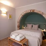 Mythos Boutique Resmo