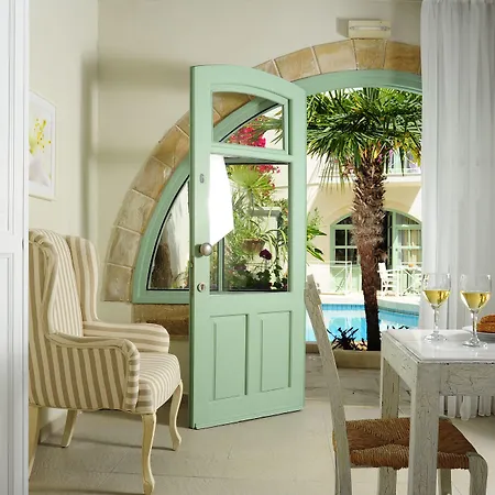 Hotel Mythos Boutique 4*