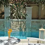 Mythos Boutique 4*