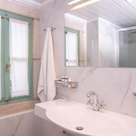 Mythos Boutique 4*