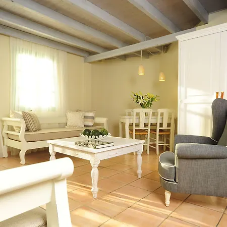 Mythos Boutique 4*