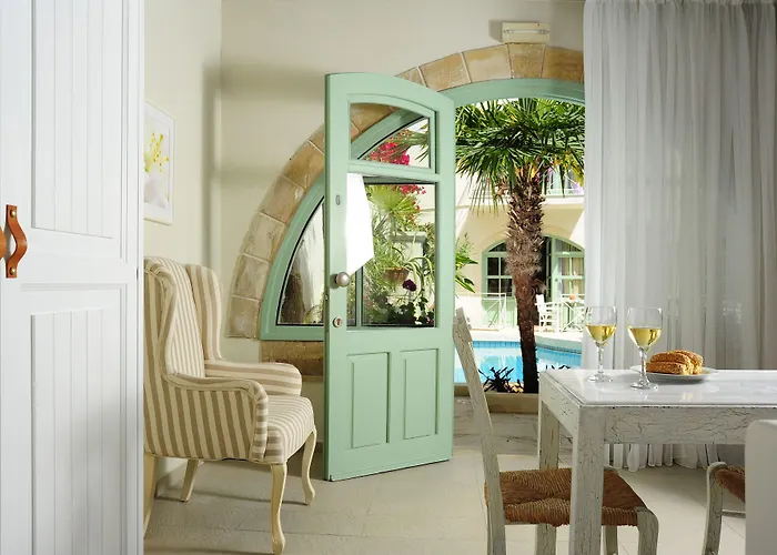 Hotel Mythos Boutique 4*