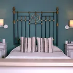 Mythos Boutique