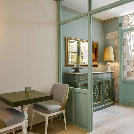Mythos Boutique 4*